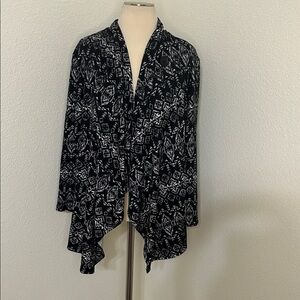 Bobeau Black and White Patterned Long Sleeve Top Button 1X